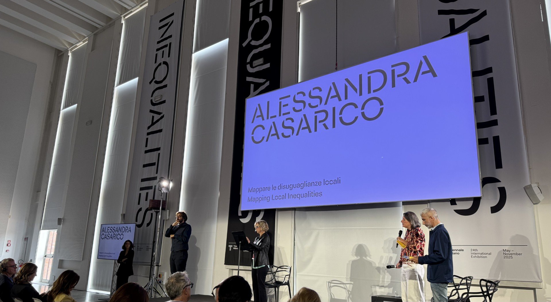 immagine relatrice Alessandra Casarico che presenta all'avento in Triennale 